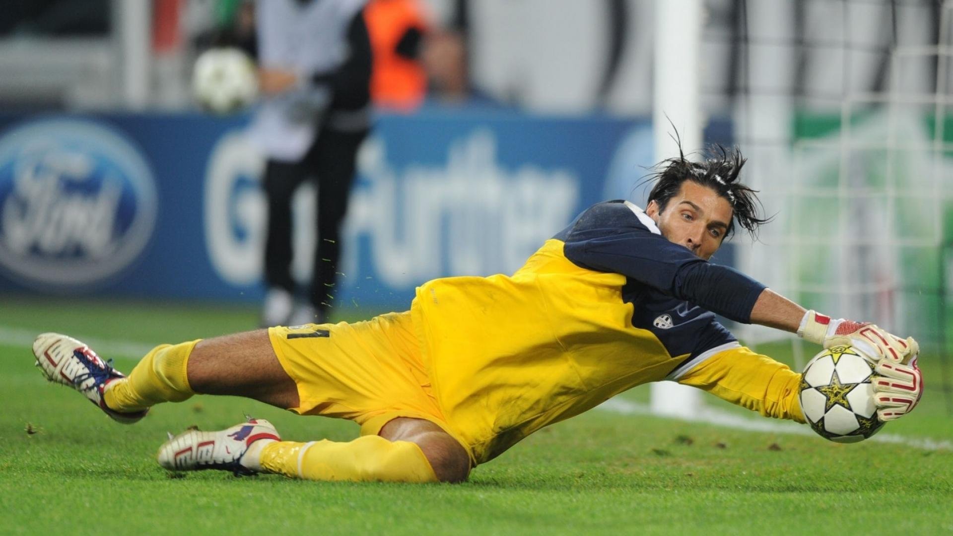 九游娱乐下载-离谱！NBA赛季末上演跨洲魔改，鹈鹕为社区盾改名单，热火备战德国杯，老鹰篮板定亚冠生死